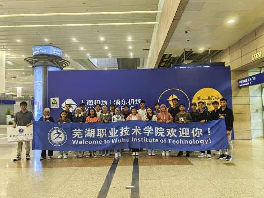 2.上海機(jī)場迎接 2.上海機(jī)場迎接