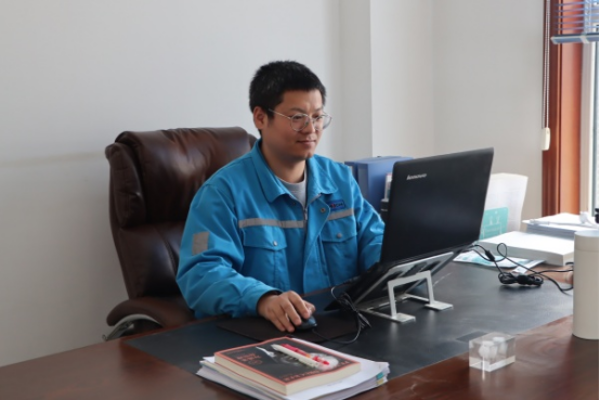 深耕技術(shù)強(qiáng)本領(lǐng) 實(shí)干篤行顯擔(dān)當(dāng)—記股份公司“先進(jìn)工作者”杜賢飛176